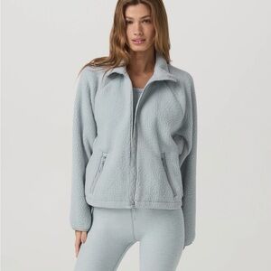 Vuori Alpine Fleece jacket - never worn! Color- Blue Haze